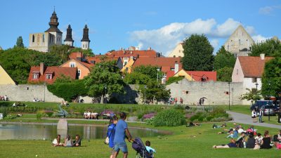 Bild på Visby och ringmuren